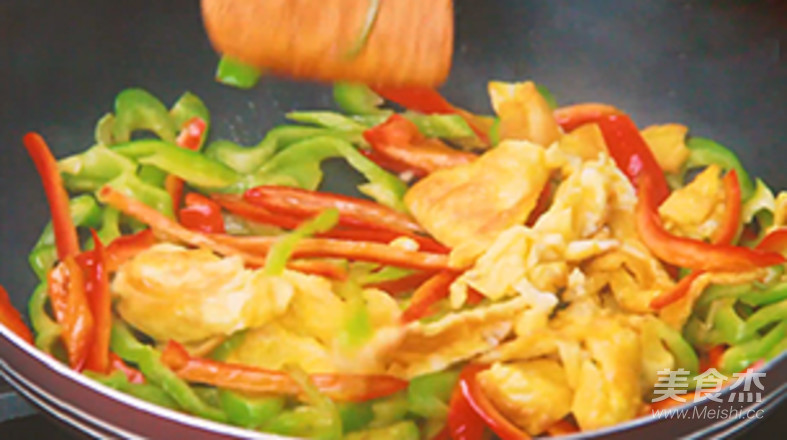 青椒炒鸡蛋的做法