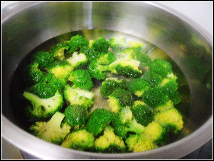 凉拌木耳西兰花,活血养颜的佳品!