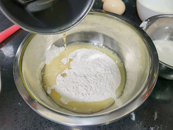 爱心白巧克力夹心慕斯蛋糕