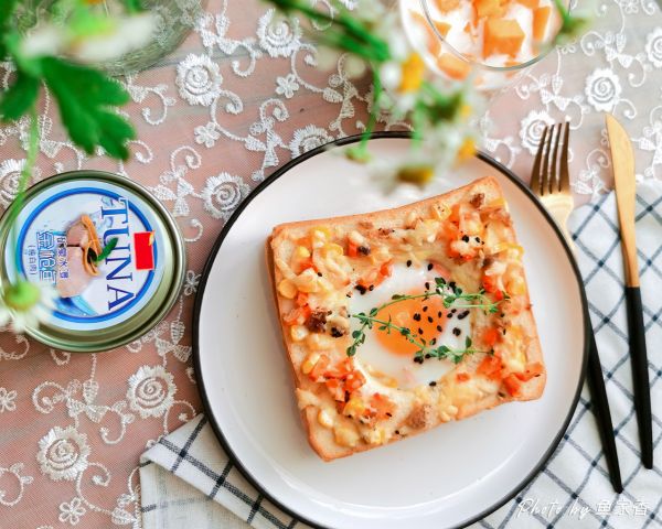 金枪鱼溏心蛋三明治