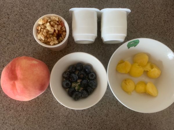 蜜桃菠萝蓝莓思慕雪