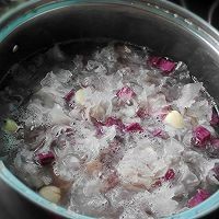 美容甜品之紫薯莲子银耳羹