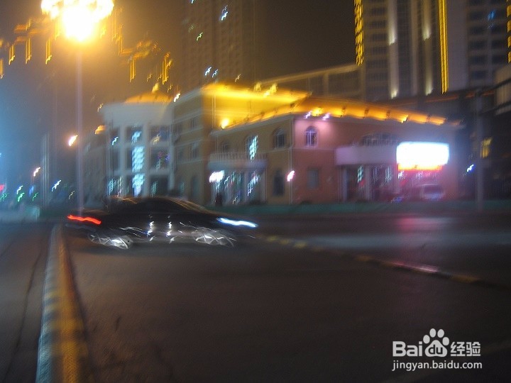 老年人怎样在夜间捕捉车辆行驶画面