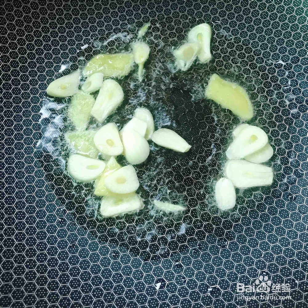 如何做美味的胡萝卜炒木耳