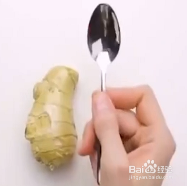 如何妙用保鲜盒盖和勺子