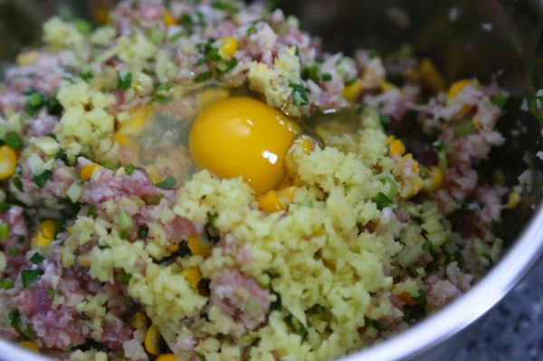 莲藕玉米芹菜肉饺子