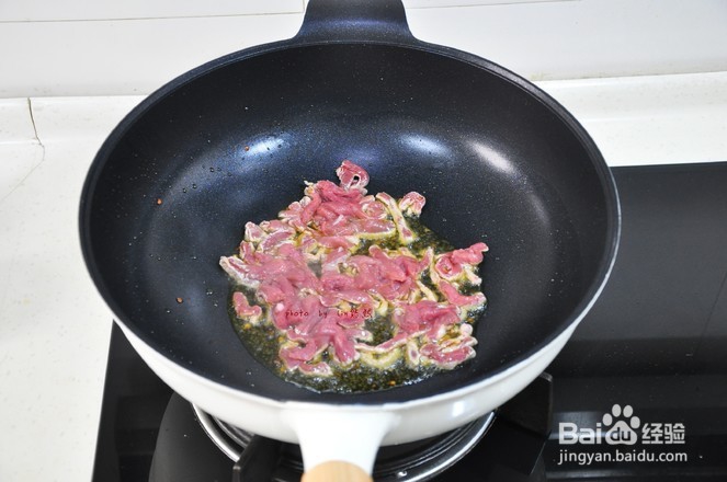 如何做干煸肉丝芹菜？