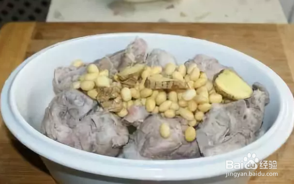 黄豆猪骨汤的做法