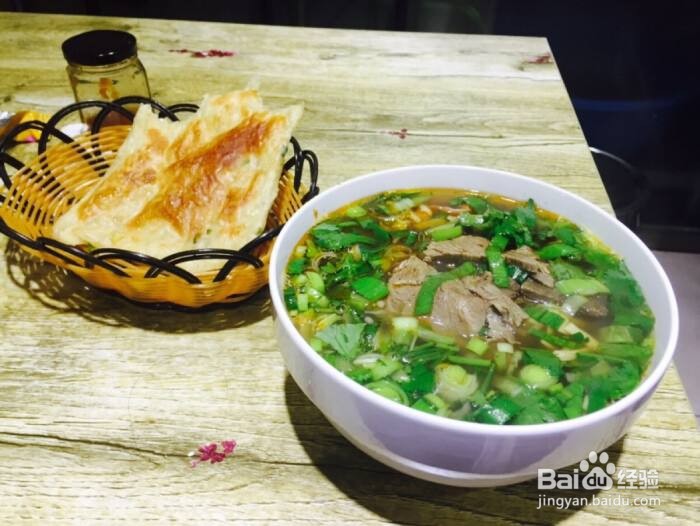 牛肉汤怎么熬又浓又白