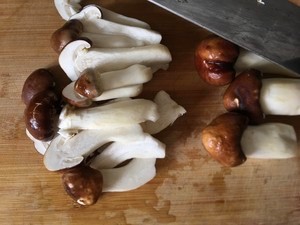 姬松茸煲鸡汤做法
