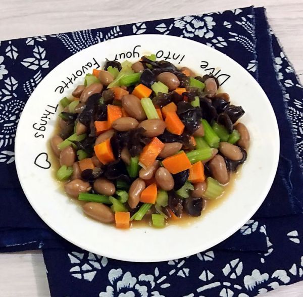 杂蔬五香花生米