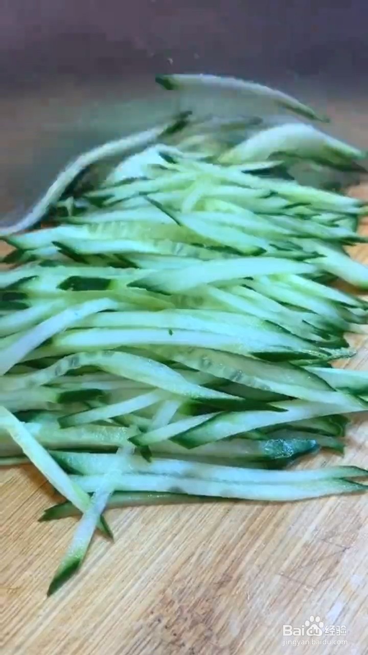 如何制作好吃又爽口的东北拌拉皮