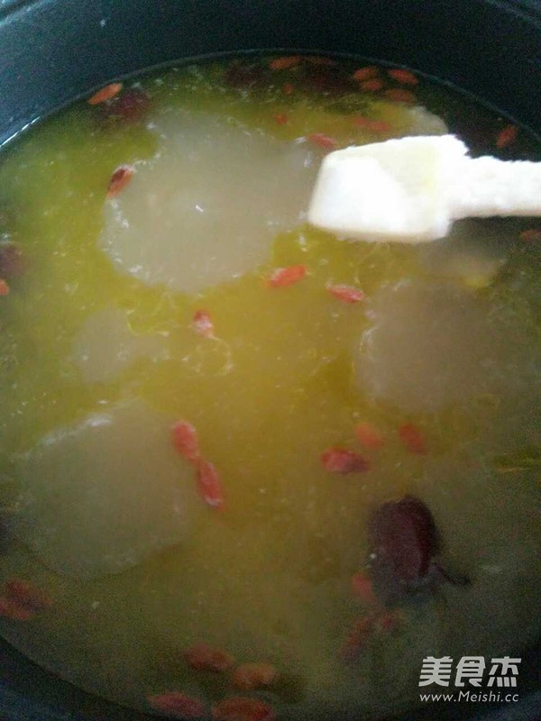 药材炖土鸡汤