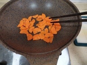 萝卜炒腐竹的做法