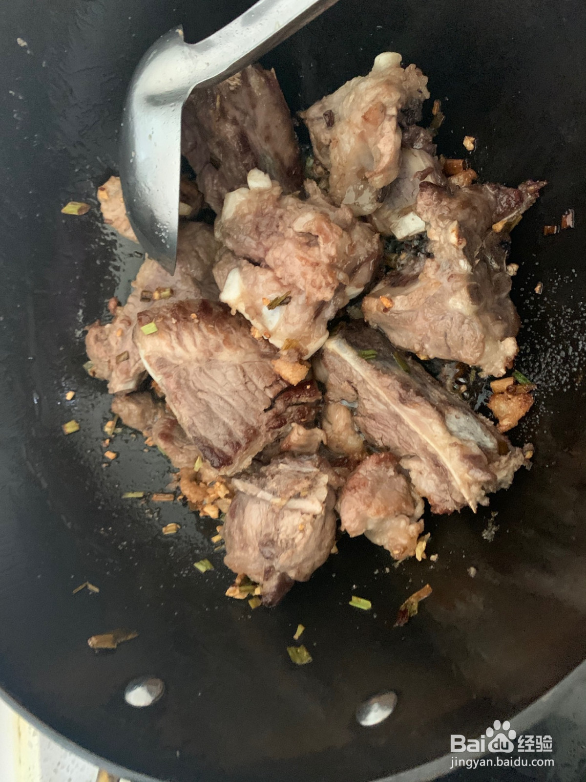 猪骨头烩酸菜的做法