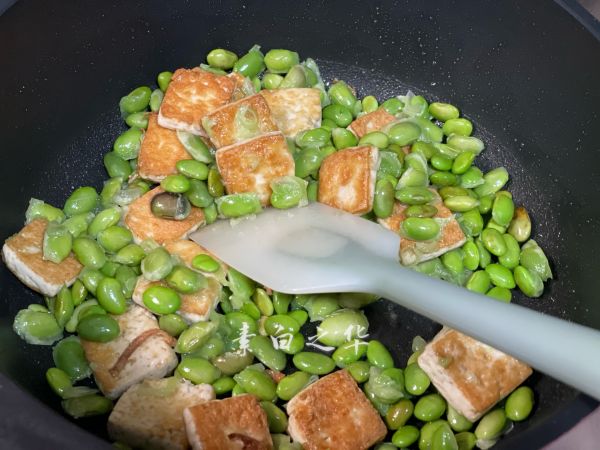 家常小菜臭豆腐烧毛豆