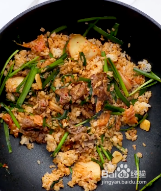 简单易做的爽口泡菜牛肉炒饭