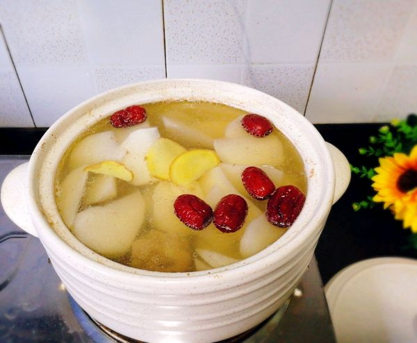 山羊腿肉煲萝卜汤
