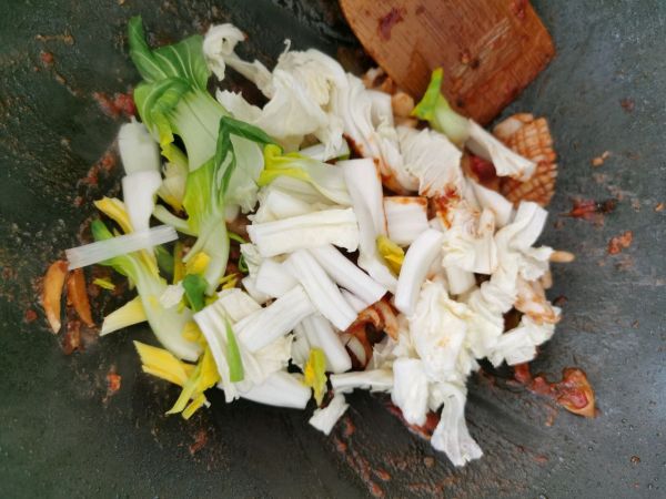 墨鱼鸡肉炒红薯粉条