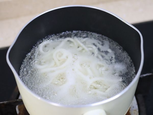 番茄酸汤乌冬面