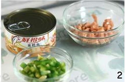 怎样在家中自制美味的金枪鱼火腿pizza