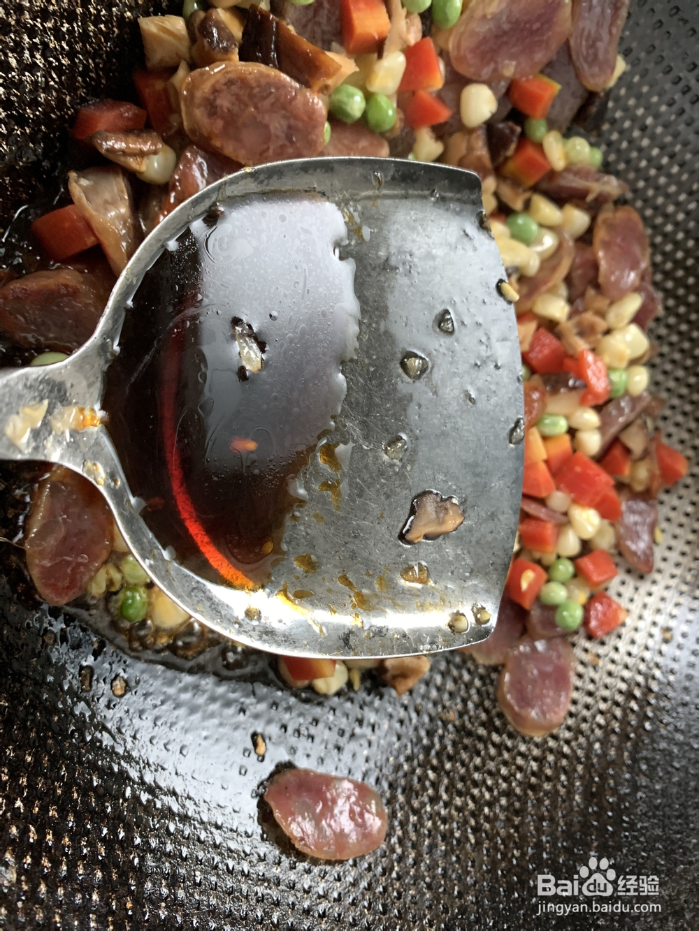 让人流口水的香肠腊肉饭