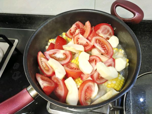 番茄玉米排骨汤