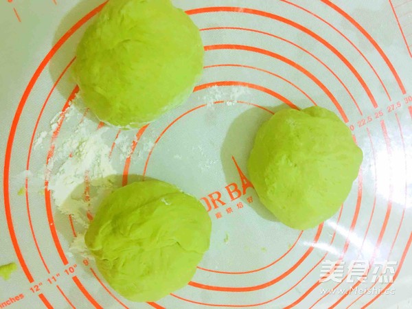 像月牙一般温柔的抹茶红豆软欧包