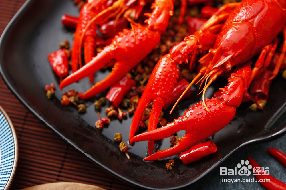 龙虾需清洗干净才能吃哦