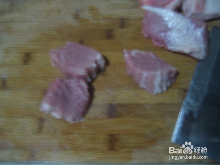 老年人怎样做好土豆白菜焖肉的备料