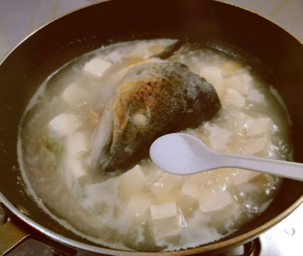 三文鱼头豆腐煲