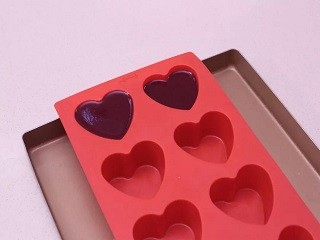 果冻夹心慕斯蛋糕卷怎么做？