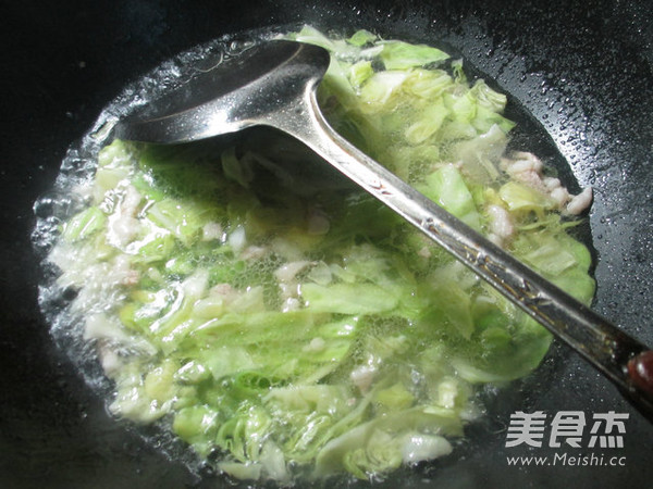 肉丝圆白菜蚕豆羹