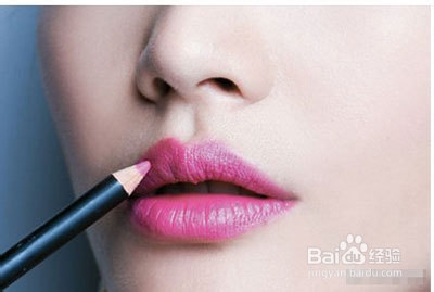 玫红唇浓金眼,派对女王就是要“浓”