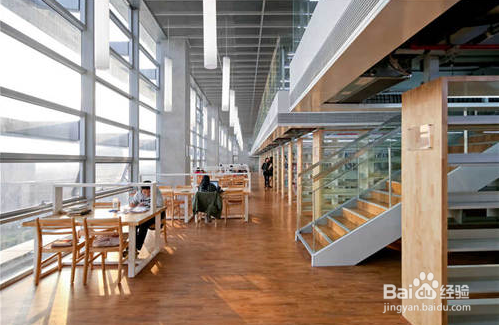 大学生在学校怎么挣零花钱或者学费？