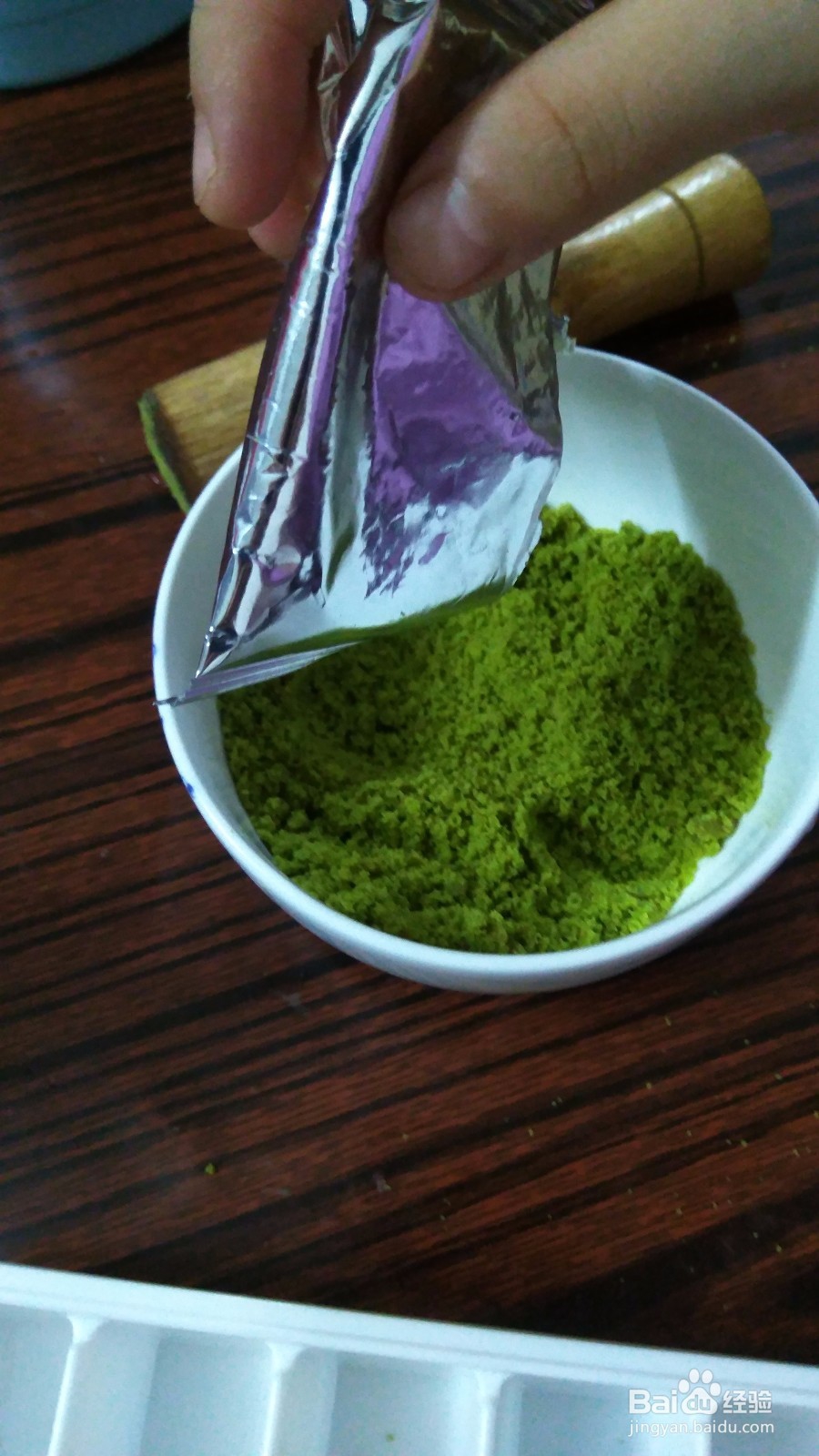 教孩子简单自制芒果冰淇淋