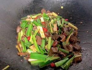 青蒜炒鸭血——巨下饭,好吃