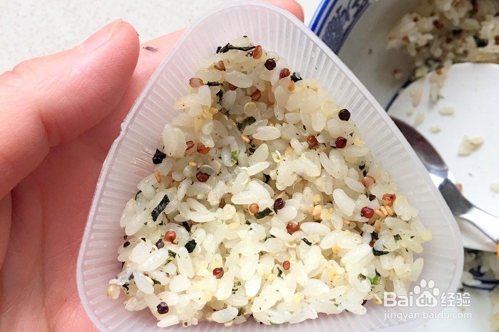 给对象做的藜麦蛋黄肉松三角饭团