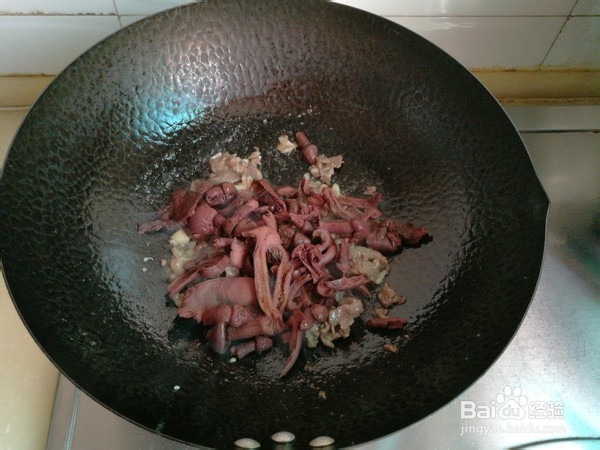 如何制作牛肉红蘑烩烤麸