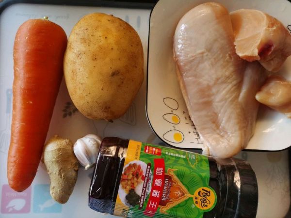 土豆咖喱鸡胸粒