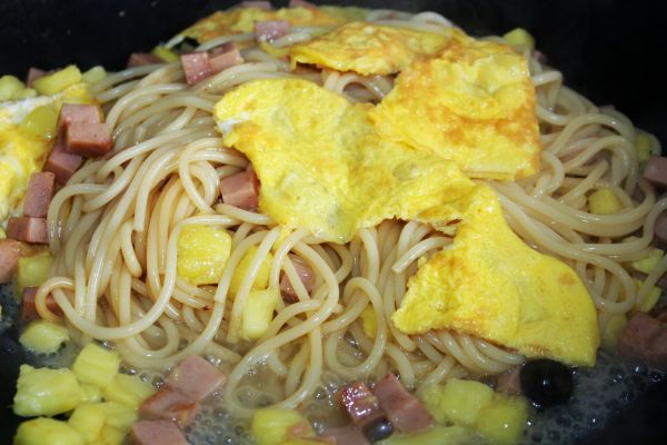 菠萝午餐肉意粉