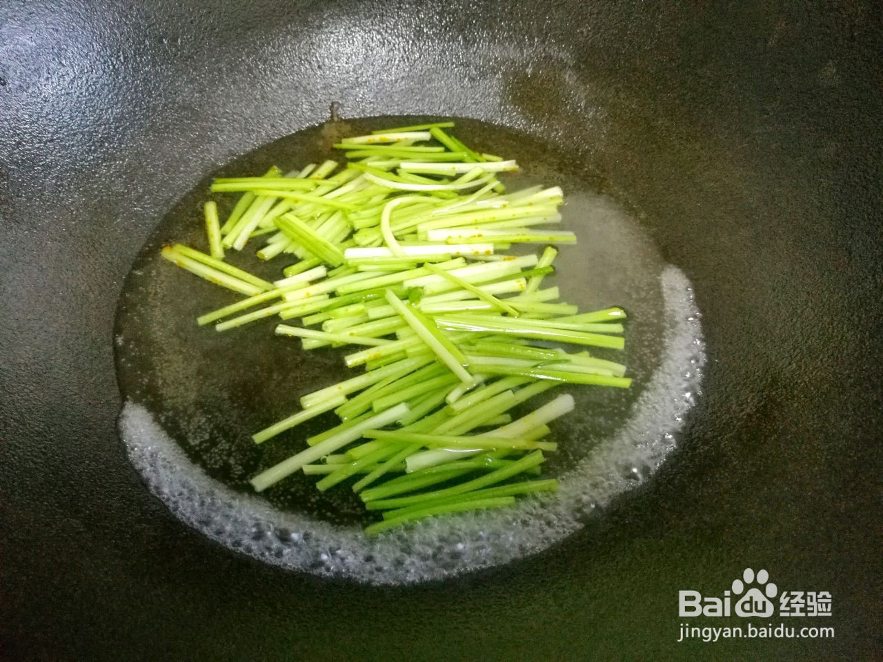 芹菜炒香干的做法