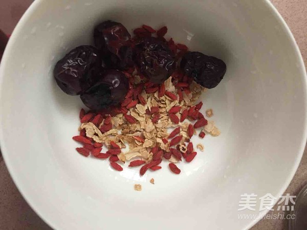 西洋参红枣鸡汤