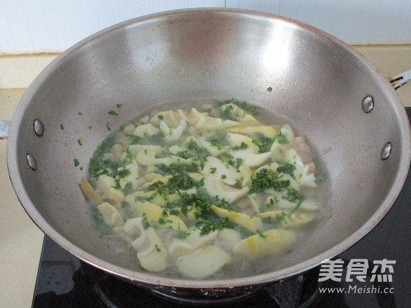 荠菜笋片干贝羹