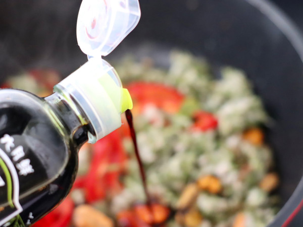 槐花鸡蛋海虹小炒