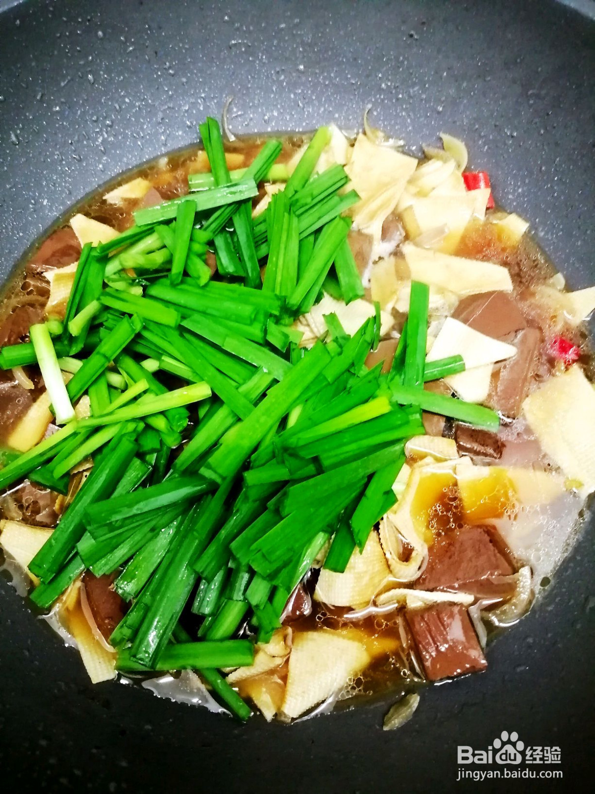 鸭血炖干豆腐的做法