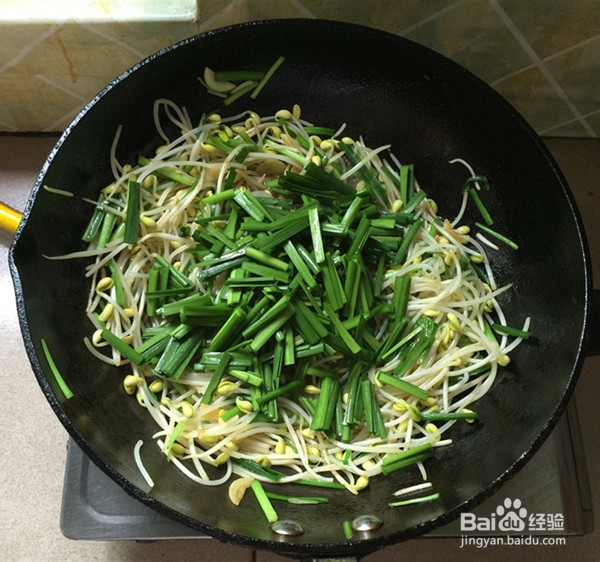 黄豆芽炒韭菜的制作方法
