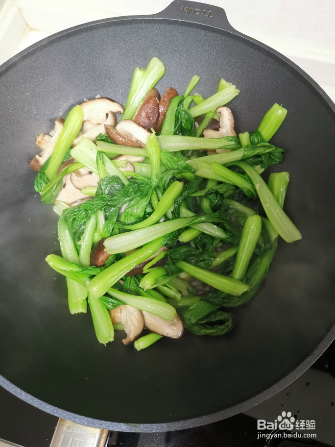 香味浓郁的香菇炒青菜