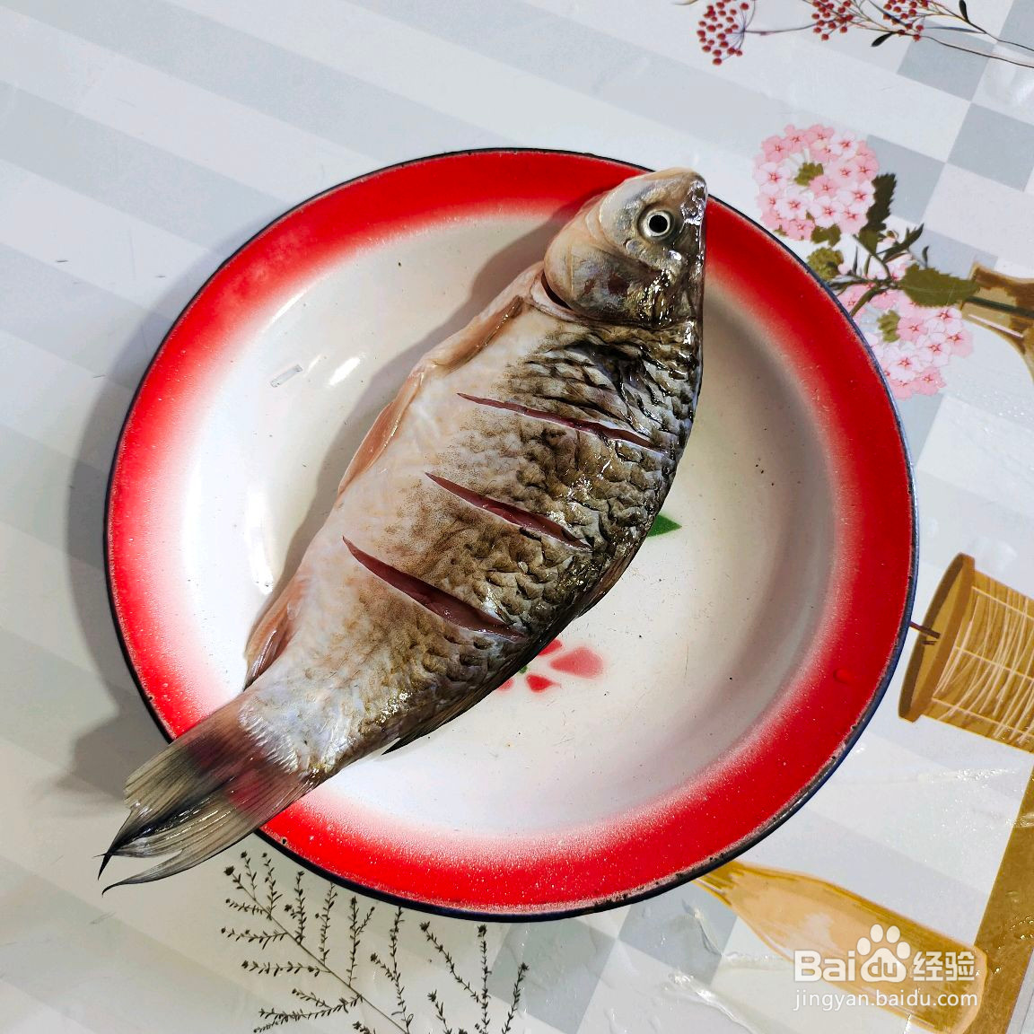 萝卜丝鲫鱼汤的做法