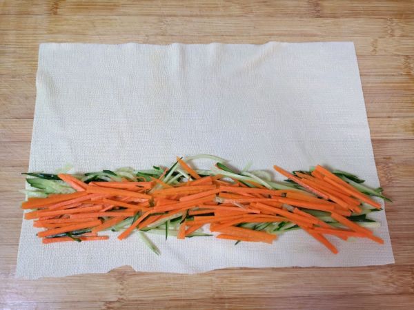 豆皮蔬菜卷蘸酱